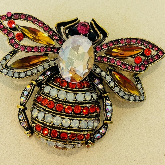 Vintage Gold Tone Orange and Pink Crystal Bee Brooch - Picture 2 of 8